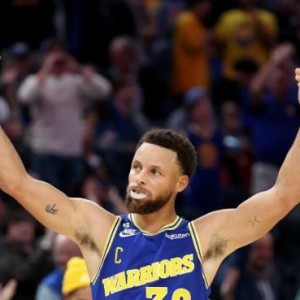 8868-34岁库里升级！重回180俱乐部 比全票MVP赛季更狠