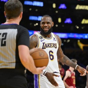 8868-詹姆斯场均罚球破新低 湖人进攻杀伤能力持续退步